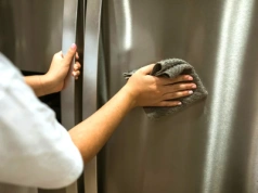 Wyciśnij odrobinę i przetrzyj – lodówka inox błyszczy jak lustro