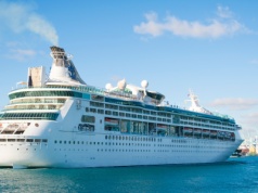 Zmarł na statku po wypiciu 33 drinków. Rodzina pasażera żąda odszkodowania