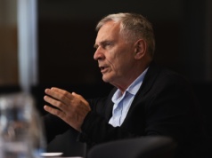 „AI najwygodniejszą wymówką zwolnień”. Prof. Obłój: Nie wiemy, co nas czeka