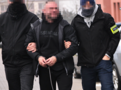 Śląscy policjanci rozbijają kolejne ogniwo brutalnej grupy pseudokibiców. Sześć osób zatrzymanych, zabezpieczono 10 kilogramów narkotyków
