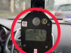 48-latka z clio została "popchnięta przez diabła". Straciła prawo jazdy i 2000 zł