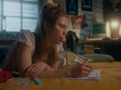 Uczniowie nie umieją już pisać bez telefonu. Polonistka: "źle przepisują zdanie z tablicy"