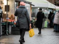 Czy wiek emerytalny kobiet to przywilej? "Dyskryminacja w ładnym opakowaniu"