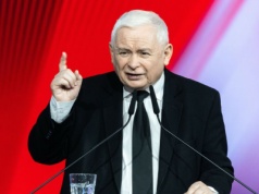 Prezes Kaczyński tłumaczy kiepskie wyniki PiS w sondażach: "potężna operacja hejterska"