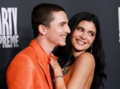 Kylie Jenner w olśniewającej sukni u boku Chalameta. Tak zdementowali plotki o rozstaniu