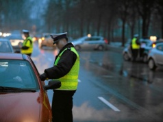 Pięciokrotna podwyżka dla kierowców. Rząd chce podnieść ceny kursów. Powstał projekt