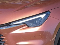 Japoński crossover hitem na rynku. Te wersje wybierają Polacy