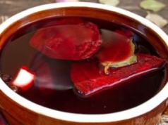 Nie wylewaj zakwasu z buraków. Jeśli zrobił się gęsty, można go jeszcze uratować