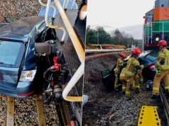 Pociąg uderzył w skodę na przejeździe kolejowym. Auto nabiło się na zderzak
