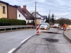 Kierowcy 1,5 miesiąca czekali na asfalt. Kończą się utrudnienia w Kostuchnie