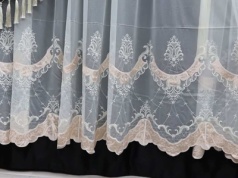 Spryskaj tym firanki przed świętami. Będą jak nowe bez ściągania i prania