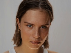 Clean girl make-up odchodzi do lamusa. W 2026 roku wszyscy nosimy "resting rich face"