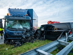 Pęknięty resor doprowadził do czołowego wypadku – kierowca stanął przed sądem