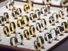 Włamał się dwa razy do tego samego jubilera na Błoniu. Za każdym razem kradł obrączki