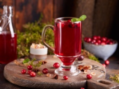 Sok z żurawiny to remedium na zapalenie pęcherza, serce i żołądek. Wzmacnia odporność jak naturalny antybiotyk