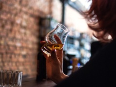 To jest temat. Nabite w butelkę. Alkoholizm kobiet