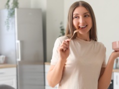 Wystarczy łyżeczka by wesprzeć brzuch. Zapomniany produkt działa lepiej niż tabletki