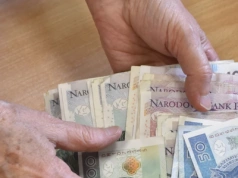 „Senior 80+” w gminie Otmuchów okrojony do minimum. Kontrowersje, oszczędności i milczenie Radnych popierających Burmistrza.