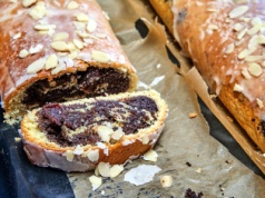 Masz ochotę na aromatyczny i pyszny makowiec? Dowiedz się, jak zrobić go idealnie