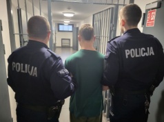 Mogło dojść do tragedii. Naćpany ukradł ciężarówkę z naczepą i uciekał nią policji