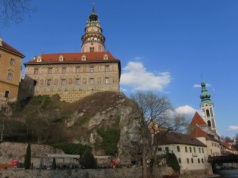 Symbole na murach i specjalna ochrona. Tego zamku ma nie ruszyć nawet wojna