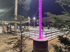 Największe lodowisko w Krakowie. Ceny od 5 do 49 zł, lodowa alejka jeszcze niedostępna (Galeria)