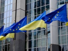 UE na stałe zamrozi aktywa Rosji. Jest mechanizm blokujący OrbĂĄna i Trumpa