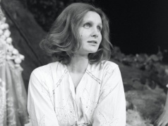 "Świerszcz zamilkł za kominem." Wspomnienie o Magdzie Umer