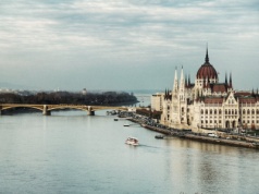 VeloBank wskazuje złoty czas dla naszej części świata. Waluty Polski, Czech i Węgier ośmieszają dolara