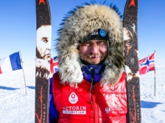 Zbliżają się do bieguna i widzą wielkie plamy moczu. "Sam je widziałem"