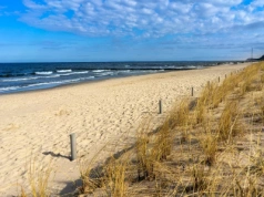 Bałtyk zamiast Sycylii? Coolcation robi z Polski wakacyjny hit