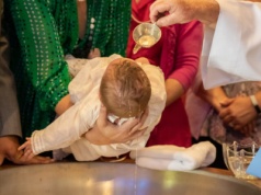 Chrzest dziecka z in vitro. Jasne stanowisko Kościoła