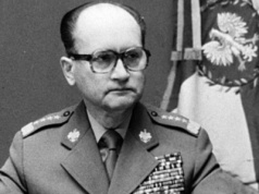 Przygotowania do stanu wojennego trwały ponad rok. Ekipy z Moskwy "dopingowały" Polaków