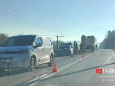 Zderzenie samochodów w Gromniku. Jedna osoba trafiła do szpitala