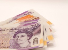 Zakłócenia w wypłacie Universal Credit u osób ubiegających się o zasiłek