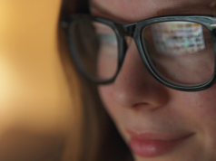 Słowa, które rodzice wpisywali w wyszukiwarkę w 2025 r. "Ile kosztuje Labubu?" w czołówce