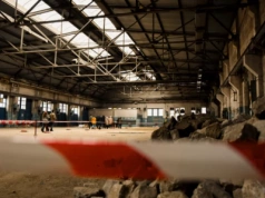 Zaglądamy do opuszczonej hali przy Kolejowej. Niedługo powstanie tu galeria sztuki