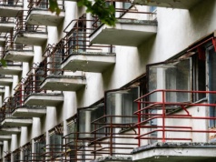 Kiedyś leczono tam ludzi, dziś straszy bolesną pustką. Sanatorium-widmo gaśnie w oczach