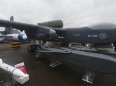 Pierwszy na świecie dron-matka. Podniebny lotniskowiec wzbił się w powietrze