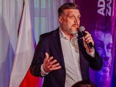 Adrian Zandberg na spotkaniu we Włocławku. Partia „Razem” rusza z nowym projektem