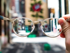 Tam już okularów nosić nie może, ale to bardzo dobrze