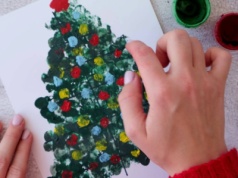 Ręczne prezenty powinny wrócić na klasowe mikołajki. Trzeba nauczyć dziecko wdzięczności