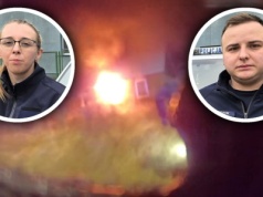 Policjanci ze Starachowic wynieśli mężczyznę z płonącego domu. Dramatyczne nagranie z kamery nasobnej