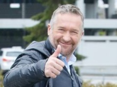 Rafał Sonik pokazał zdjęcie z młodszym synem i prawi o późnym tacierzyństwie: "To doświadczenie ma w sobie niezwykłą moc" (FOTO)