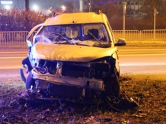 Taranował po drodze znaki, na Majdanku wjechał w drzewo. Kierowca dacii był kompletnie pijany