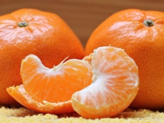 Wyrzucasz skórki mandarynek do śmieci? Popełniasz duży błąd