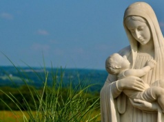 Ostry spór w Kościele. Krytyka watykańskiego dokumentu o Maryi