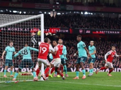 Męczarnie Arsenalu z czerwoną latarnią. Zdecydowały dwa gole samobójcze