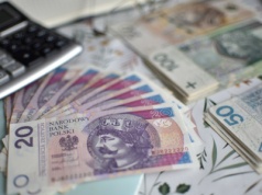 Dostałeś gotówkę w darowiźnie? Wtedy trzeba to zgłosić i zapłacić podatek