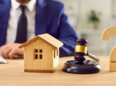 Czy warto kupić nieruchomość na licytacji komorniczej?